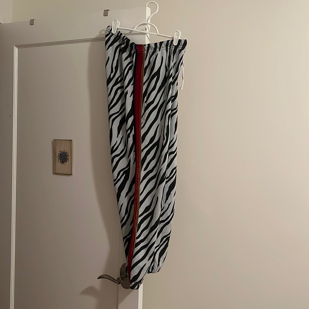 ***EXCELLENT CONDITION*** VELVET AVIATOR NATION ZEBRA PRINT STRIPE SWEATPANTS